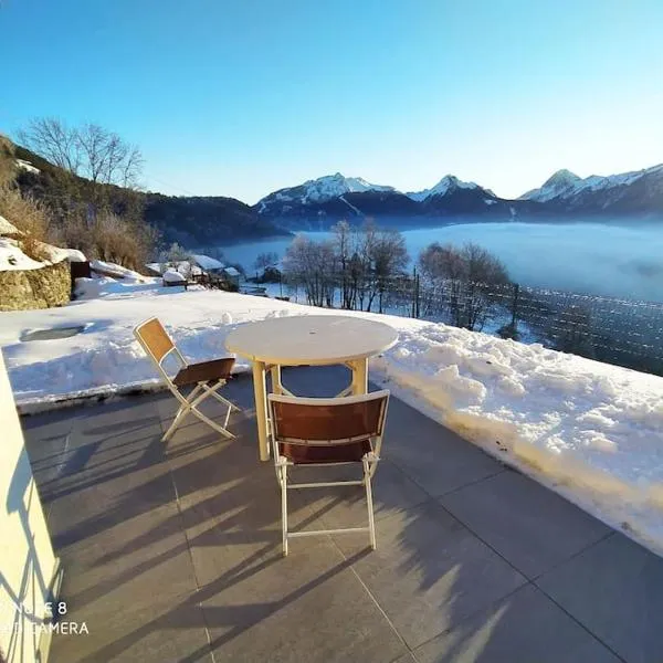 In the heart of nature with an unique view，位于日耶的酒店