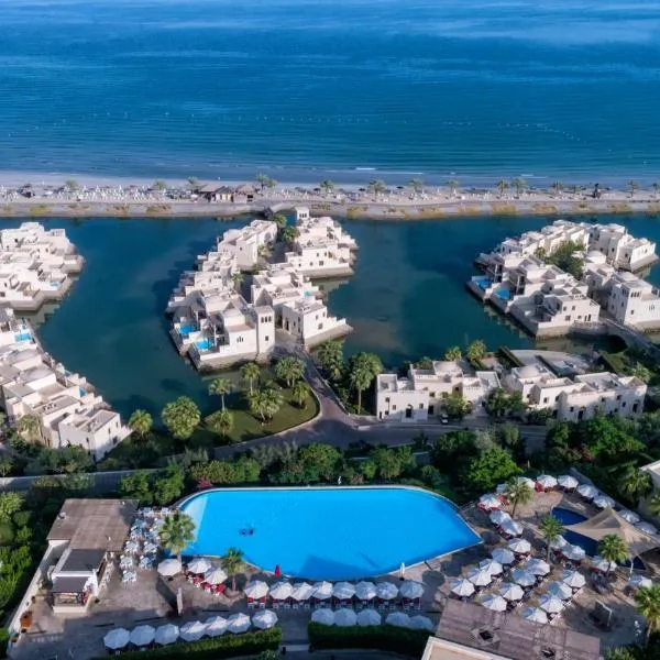 阿尔卡麦小湾罗塔娜度假村，位于Al Jazirah al Hamra'的酒店