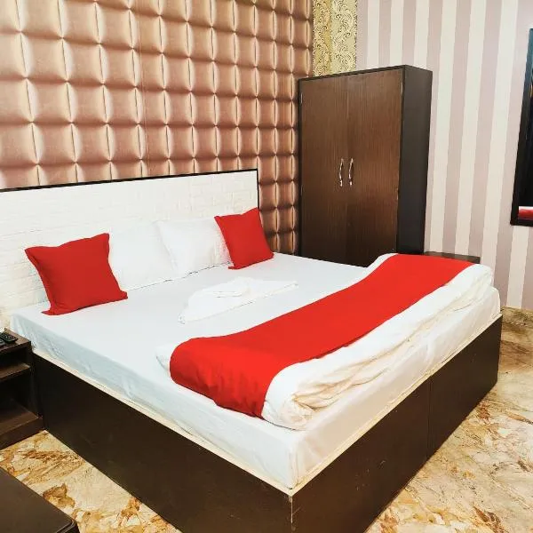 Hotel kingsman，位于鲁德拉普尔的酒店