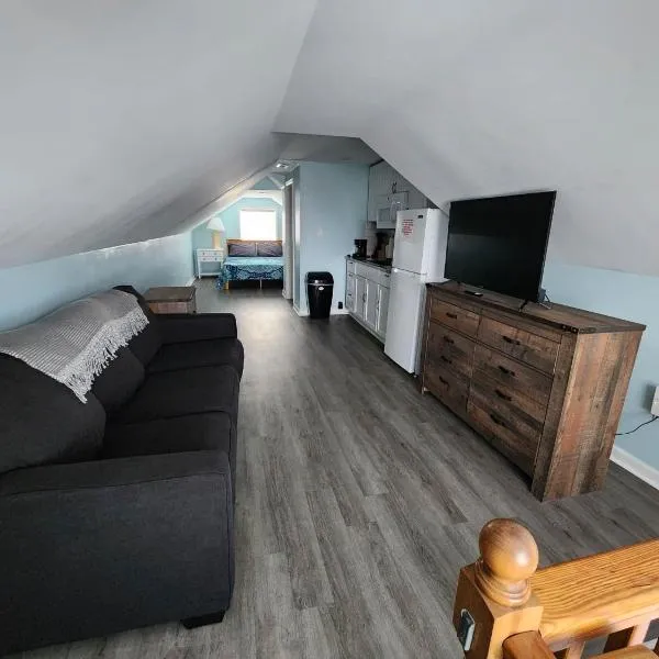 125 Atlantic Avenue Unit G2 -Pet Friendly! Loft Apartment -Sleeps 2-4 guests!，位于默特尔比奇的酒店