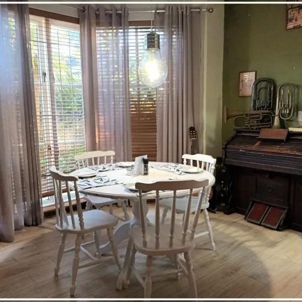 Soos Bed & Breakfast，位于Summerstrand的酒店
