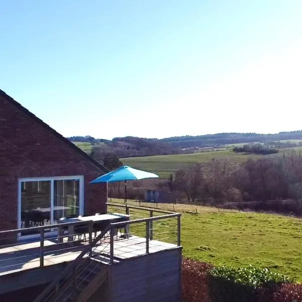 Huis met zonneterras, tuin en panoramisch uitzicht，位于韦兰的酒店
