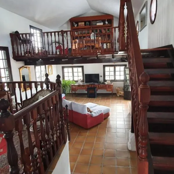 Habitaciones Doña Cris，位于亚伊萨的酒店