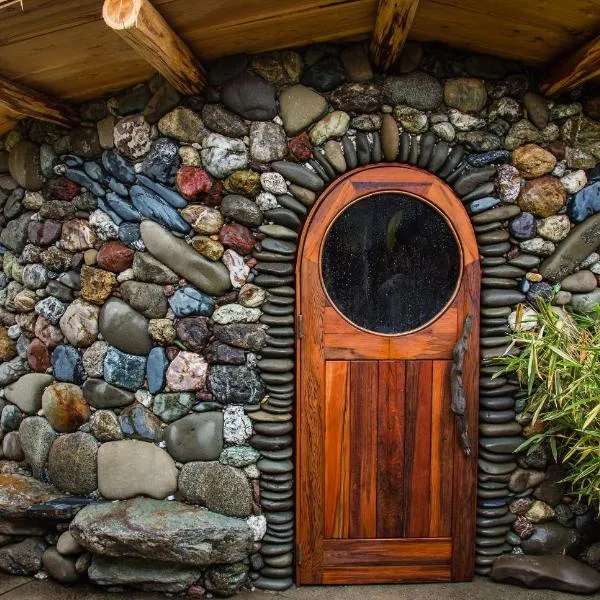 The Front Porch Hidden Oasis，位于Blue Lake的酒店
