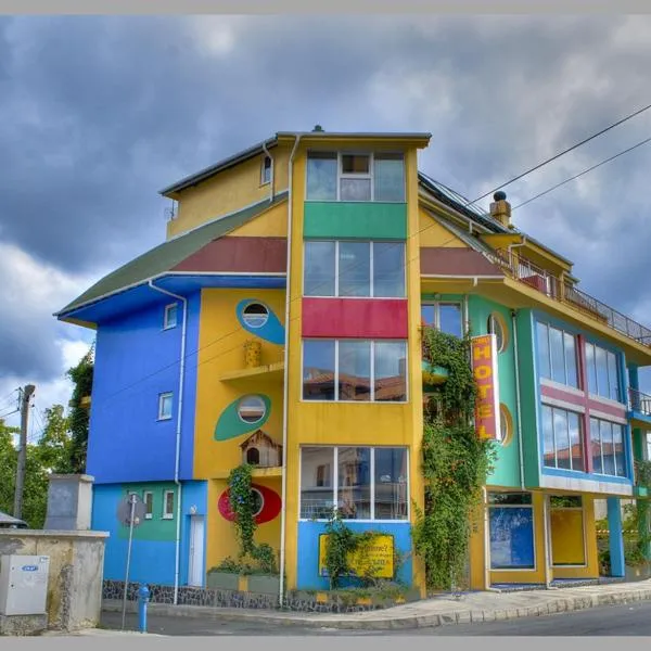 The Colourful Mansion Hotel，位于辛尼莫雷特的酒店