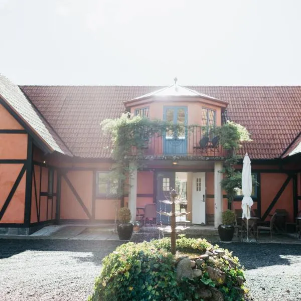 哈塞贝肯别墅酒店，位于Sankt Olof的酒店