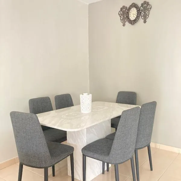 D’Anom Homestay，位于居銮的酒店