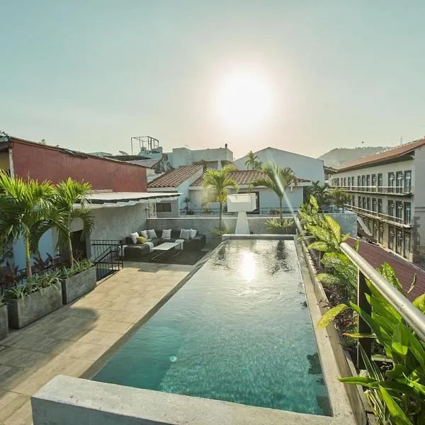 AmazINN Places Rooftop and Design Pool IV，位于巴拿马城的酒店