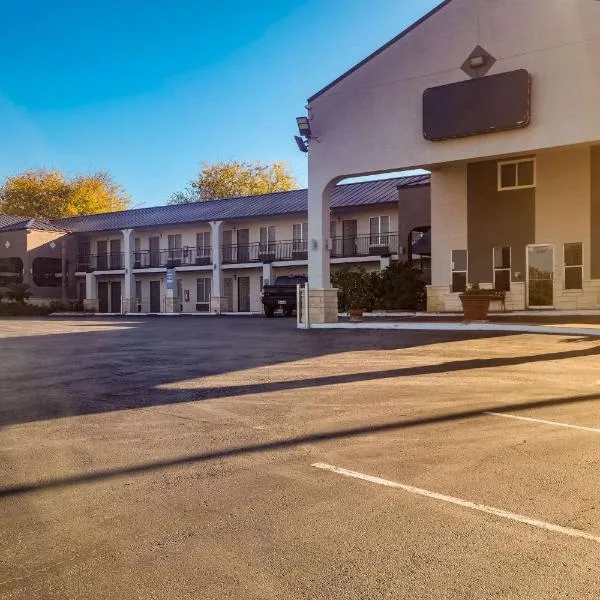 圣安东尼奥拉克兰空军基地旅程住宿，位于Atascosa的酒店