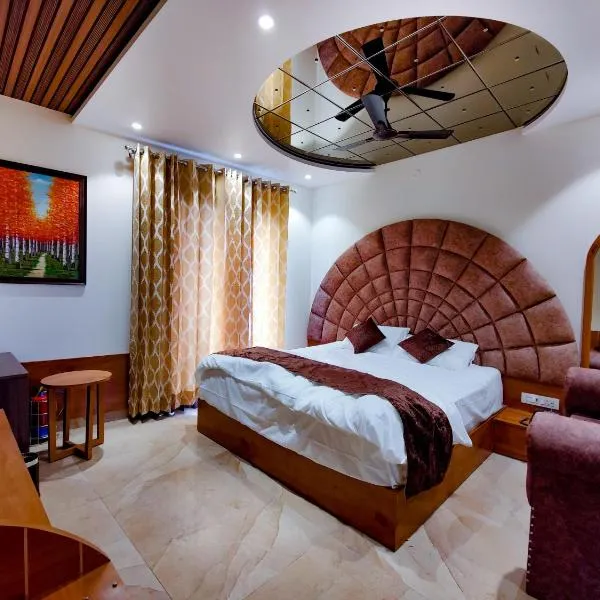 Hotel Joylife- Chottu Ram Chowk Rohtak Haryana，位于Madīna的酒店