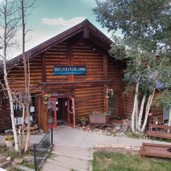 The Boulder Creek Lodge，位于Raymond的酒店