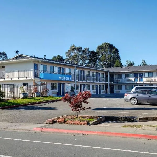 Motel 6-Arcata, CA Cal Poly Humboldt，位于阿克塔的酒店