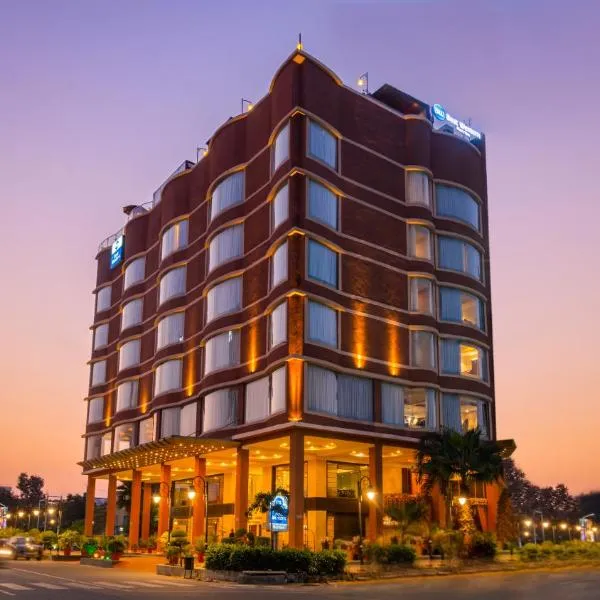 Best Western Merrion，位于Sri Guru Ram Dass Jee International Airport的酒店