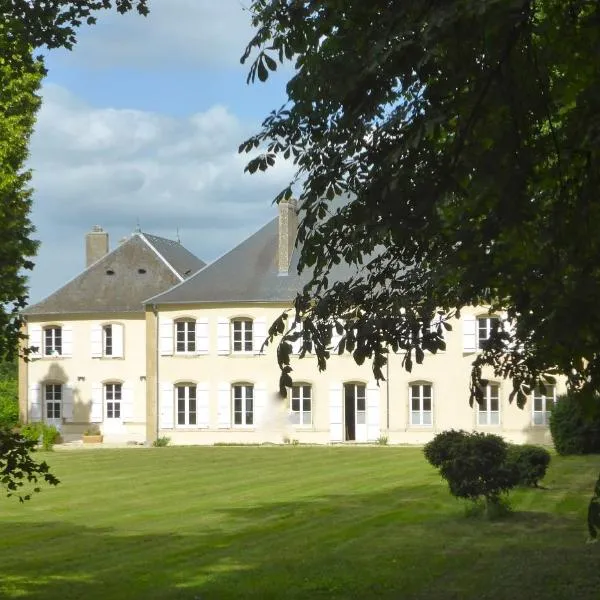 普克斯城堡住宿加早餐酒店，位于Amel-sur- lʼÉtang的酒店