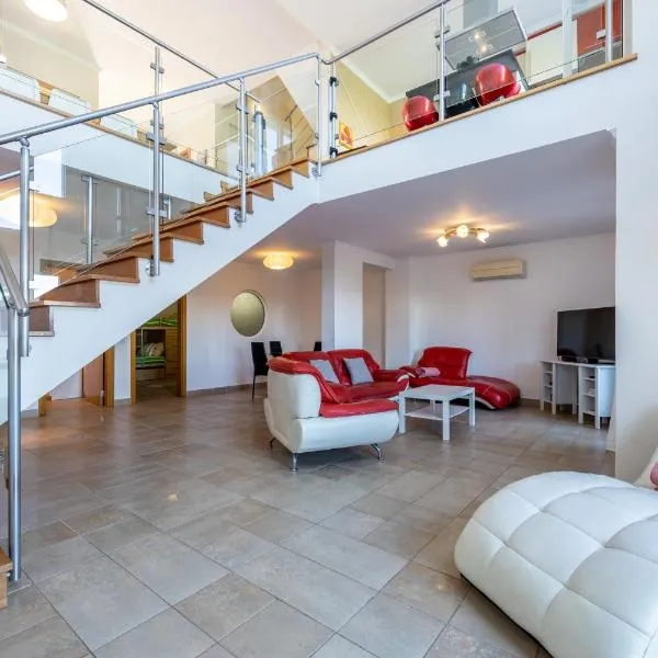Your Villa Algarve Private pool 5 min walk to beach，位于布尔高的酒店