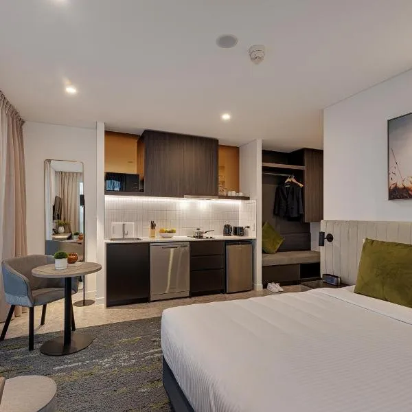 Littomore Suites Kingswood，位于布莱克敦的酒店