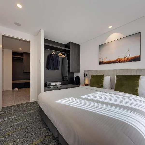 Littomore Suites Kingswood，位于彭里斯的酒店