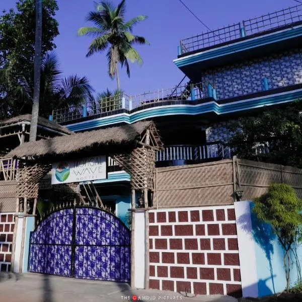 Tropical Wave Hostel Morjim Goa，位于曼德姆的酒店