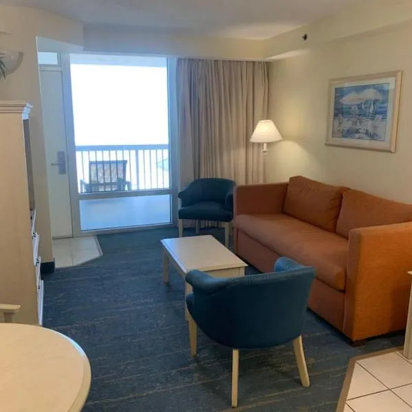 Coastal Hideaway Oceanview Condo，位于代托纳海滩的酒店