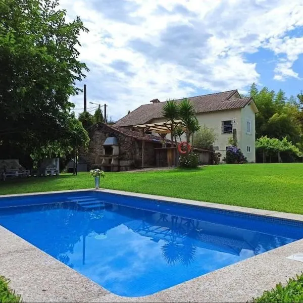 A Viña de Lina. Turismo rural con piscina y finca.，位于Nogueira的酒店