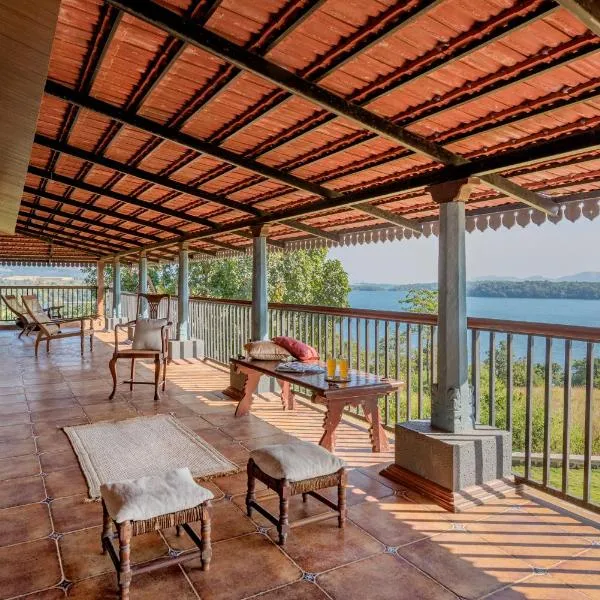 SaffronStays Anantham, Kamshet - pet-friendly lakefront villa with a huge verandah，位于Jambrung 的酒店