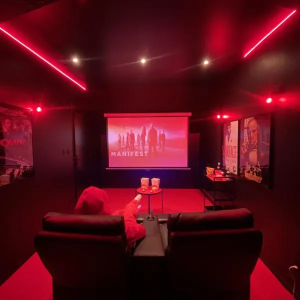 Suite cinéma et jacuzzi privé，位于默伦的酒店