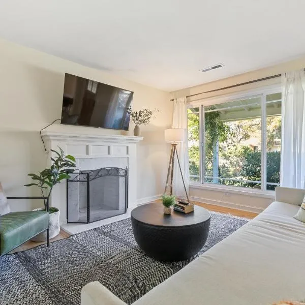 @ Marbella Lane - Modern and Sleek Home in Redwood，位于East Palo Alto的酒店