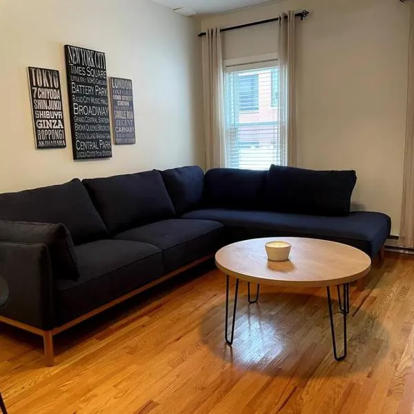 Lovely Two Bedroom Condo in South Boston，位于里维尔的酒店