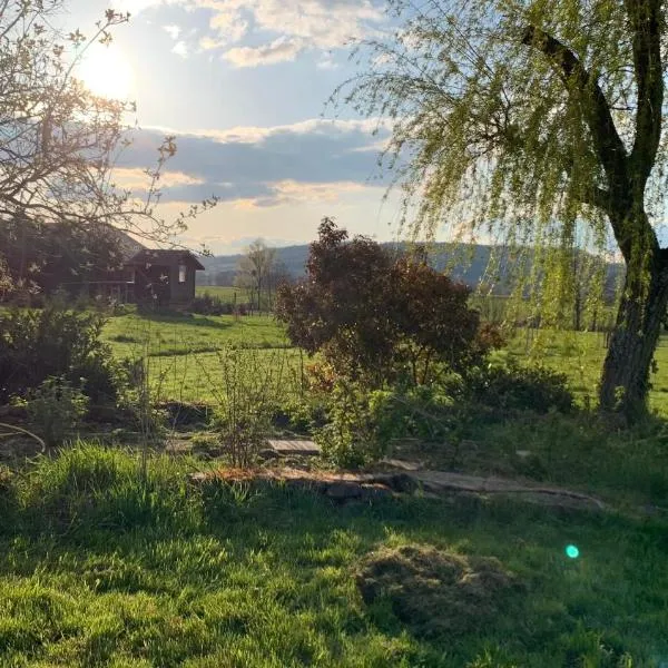 Chambre d'hôtes dans les champs，位于Jeux-lès-Bard的酒店