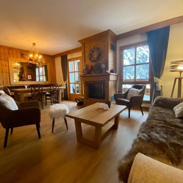 Chalet Mont Blanc - Arc 1950 - Ski-in Ski-out, 2 bed duplex, sleeps 8，位于圣莫里斯堡的酒店