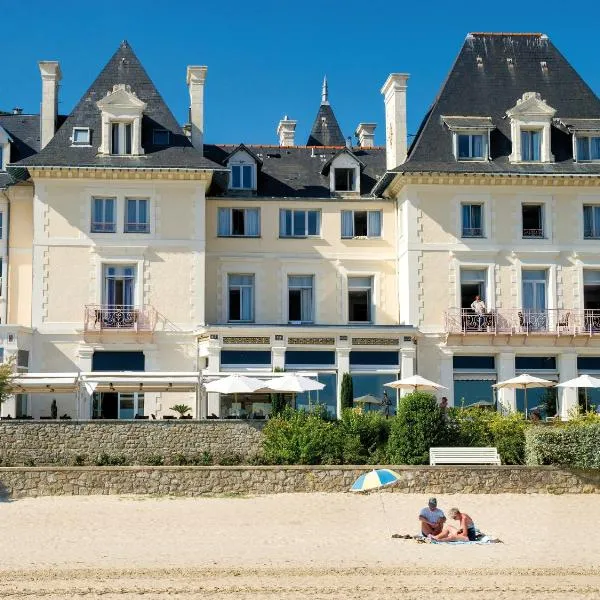 卡罗琳别墅蓝色假日酒店，位于La Baule-les-Pins的酒店
