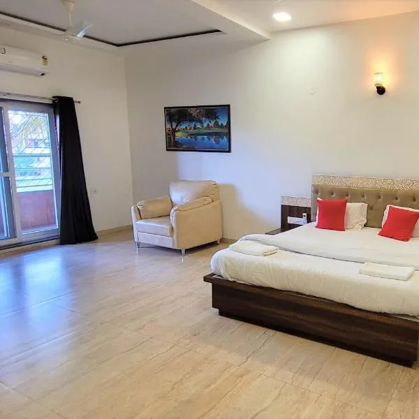 Hotel Om Inn - Talegaon Dabhade，位于Talegaon Dābhāde的酒店
