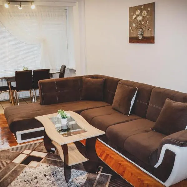 3 Rooms, Loft Apartment, Located RIGHT in CENTER!!!，位于Ostrovche的酒店