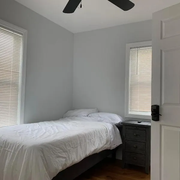 Twin XL Bed - Boston - RM 1，位于Stoneham的酒店
