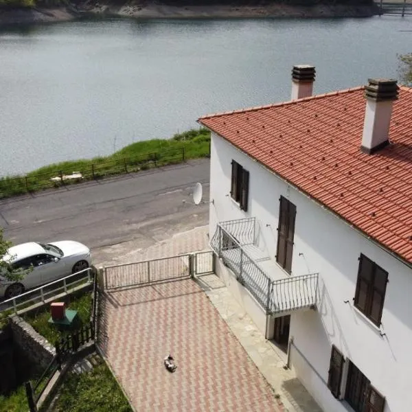La Casa Sul Lago，位于Osiglia的酒店