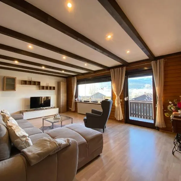 Feriendorf am Hohen Bogen Arrach Haus 69 OG，位于阿尔拉赫的酒店