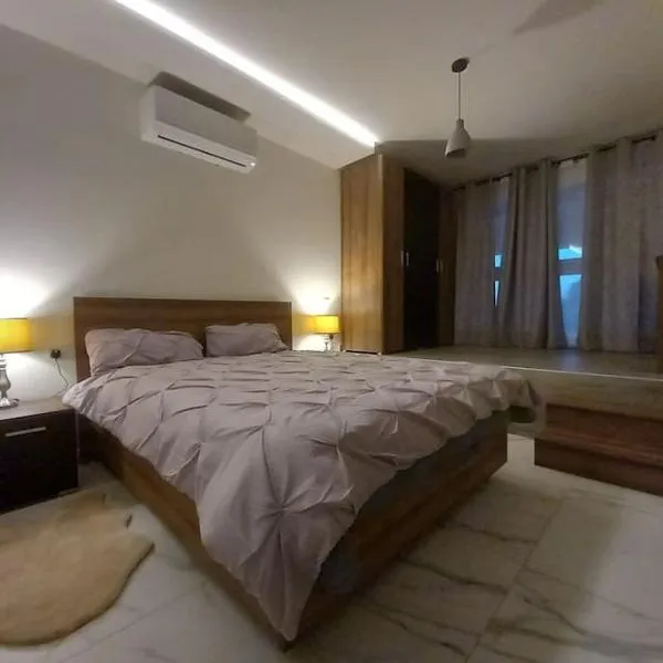 Brand new 1 bedroom studio flat，位于Gudja的酒店