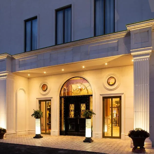 劳勒斯酒店，位于克兰的酒店