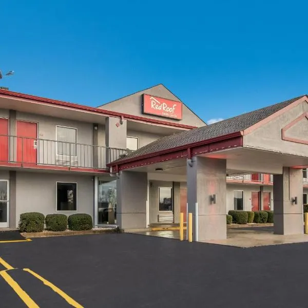 Red Roof Inn & Suites Jackson, TN，位于Gilmore的酒店