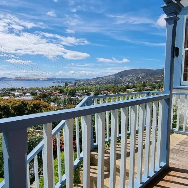 Hill House Hobart - Charming home, stunning views close to city，位于霍巴特的酒店