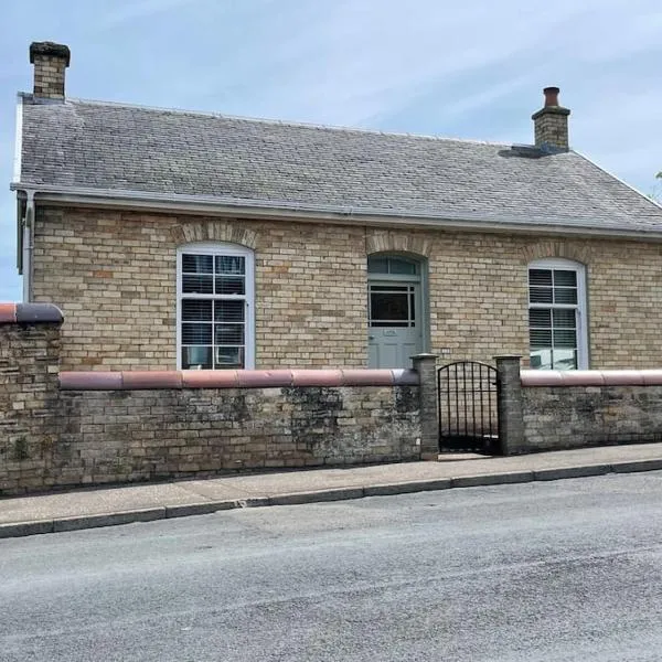 Traditional Cottage in West Kilbride Village，位于西基尔布赖德的酒店