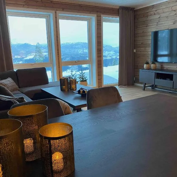 New modern apartment with great view - ski in & out，位于Lavik的酒店