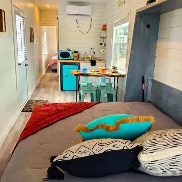 TCR at 290 Wine Trail #13 Now dog friendly，位于Hye的酒店