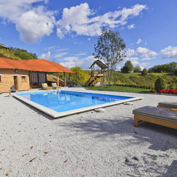 Holiday Home Grga-Three Bedroom House with Swimming Pool，位于Maruševec的酒店