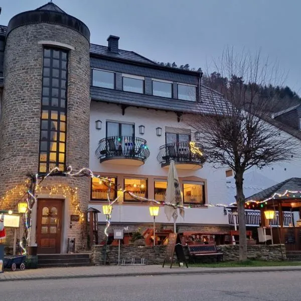 Hotel & Restaurant - Zum Schleicher Kuckuck，位于Longuich的酒店