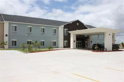 La Plaza Inn and Suites - Freer TX，位于Freer的酒店