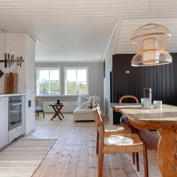 Lovely, bright apartment overlooking nature，位于菲斯克拜克希尔的酒店