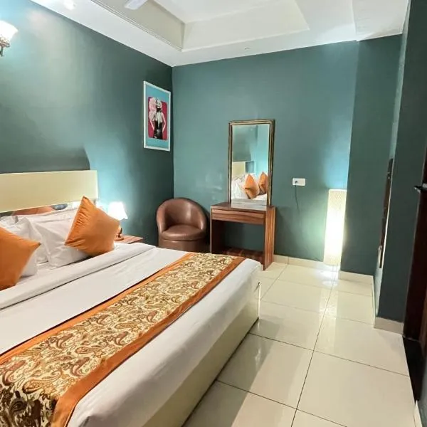 Qotel Comfort Church House Rohini Sector 15，位于新德里的酒店