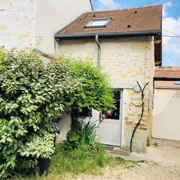 Cocooning little house in french Vexin，位于Marines的酒店