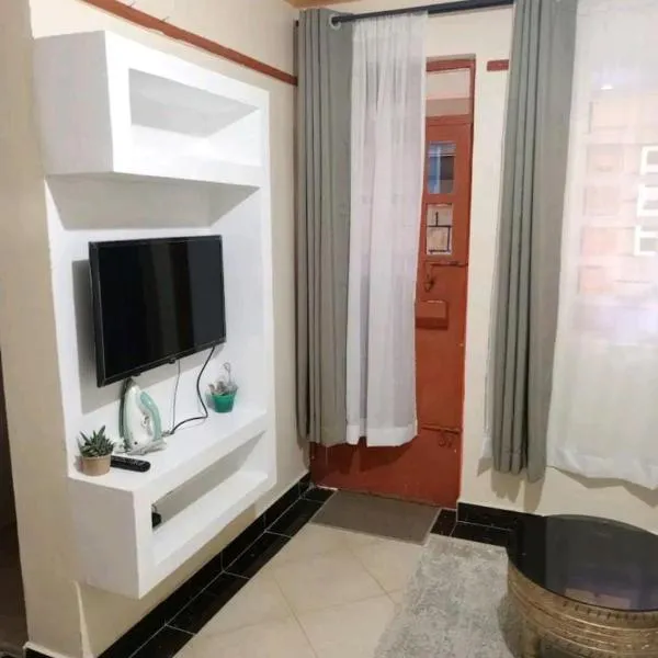 Spacious studio near highway，位于Kinoo的酒店